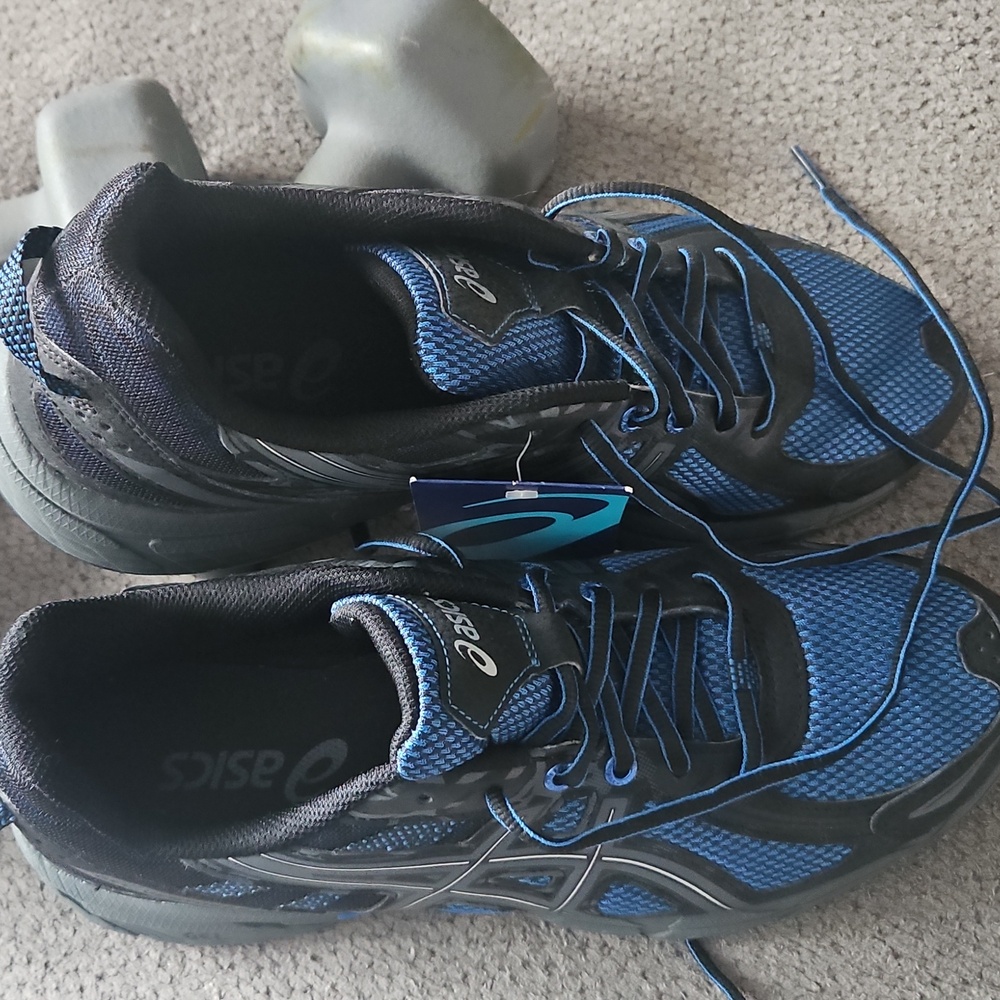 Mens ASICS Gel Venture 6, Size 9, new